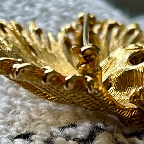 MONET | Vintage 1960's | Huge Cordelia Book Piece Floral Textured Brooch Pin - Picture 3 of 11